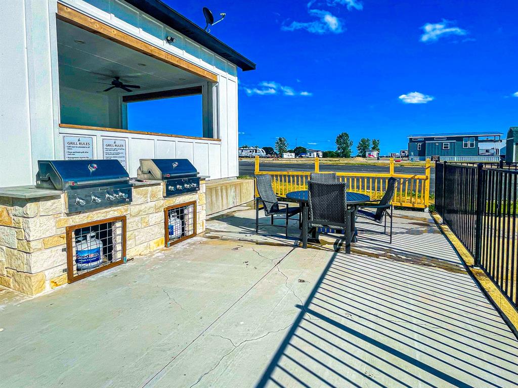 Peninsula Point - Land