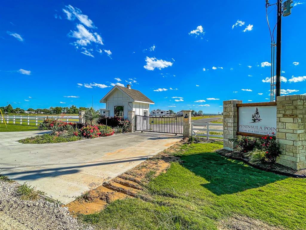 Peninsula Point - Land