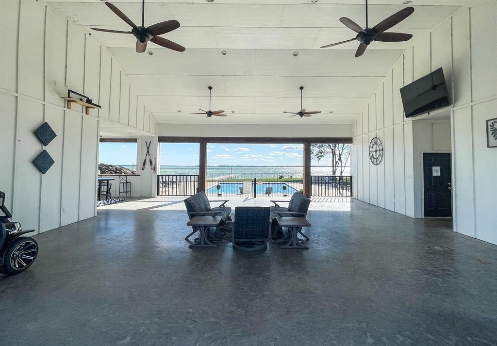 Peninsula Point - Land