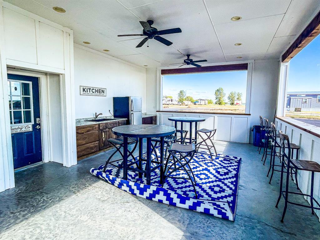 Peninsula Point - Land