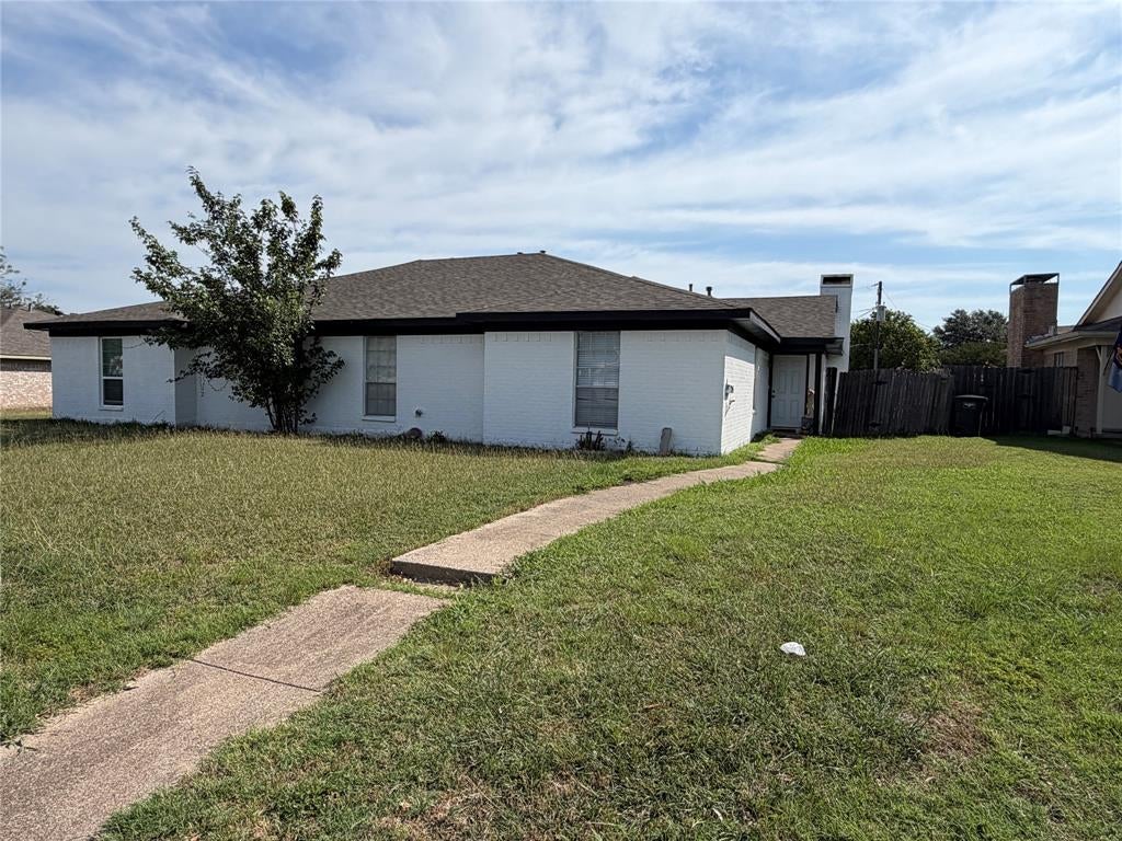 Photo 1 of 22 — 4324 S Segura Court S, Fort Worth, TX 76132
