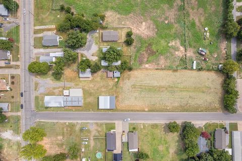 446 W 3rd Street Burkburnett TX 76354