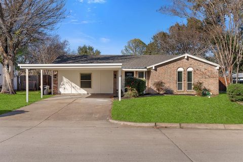 1514 Bogarte Drive Grand Prairie TX 75051