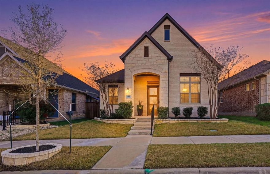 Welcome to 480 Caitlyn Way in the desirable Apple’s Crossing community of Fairview. Built in 2021, this beautifully designed single-story home offers 3 bedrooms, 2 bathrooms, and approximately 1,800 square feet of well-planned living space.
The open-concept layout seamlessly connects the kitchen, dining, and living areas, creating an ideal space for both everyday living and entertaining. The kitchen features a spacious island, ample cabinetry, and generous counter space overlooking the main living area filled with natural light.
The private primary suite provides a comfortable retreat with an ensuite bath and a custom-built primary closet system by Closet By Design, offering upgraded storage and organization. Secondary bedrooms provide flexibility for guests, family, or a home office.
Situated on a low-maintenance lot, the property allows homeowners to enjoy the benefits of homeownership without extensive yard upkeep. Located in Apple’s Crossing with convenient access to Hwy 75, 121, and nearby shopping, dining, and entertainment in Fairview and McKinney.