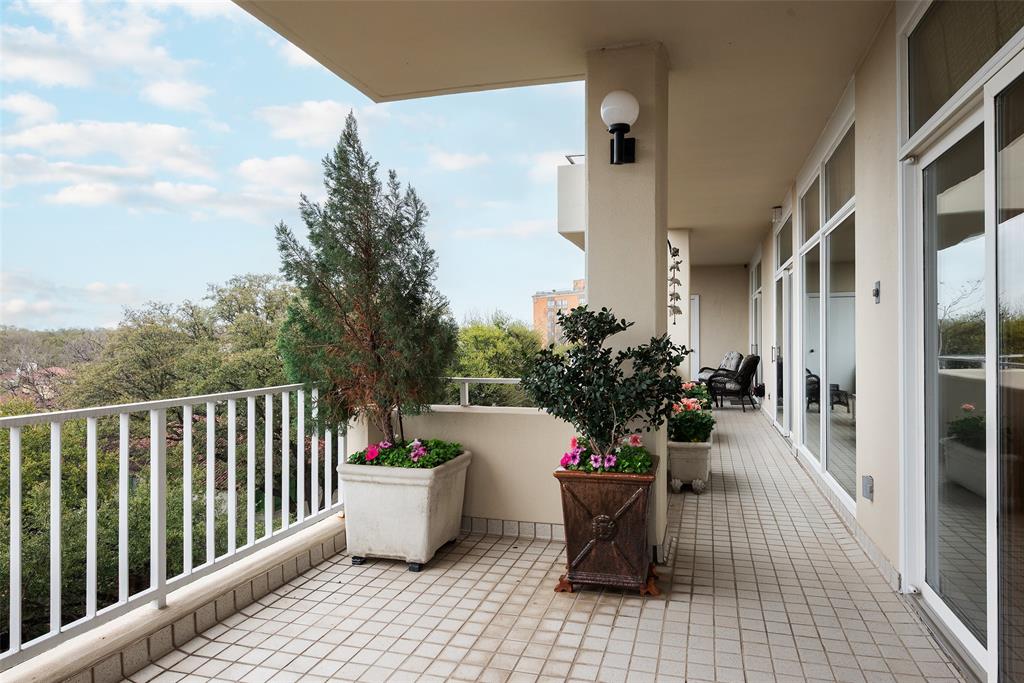 Park Plaza Condominiums - Residential