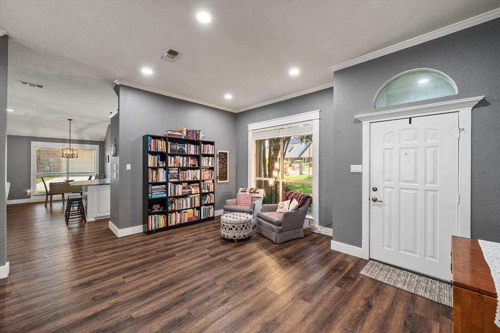 2811 London Lane