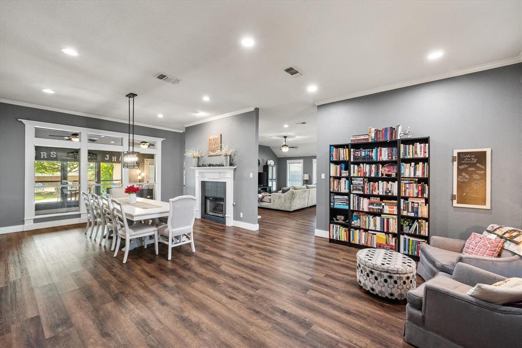2811 London Lane