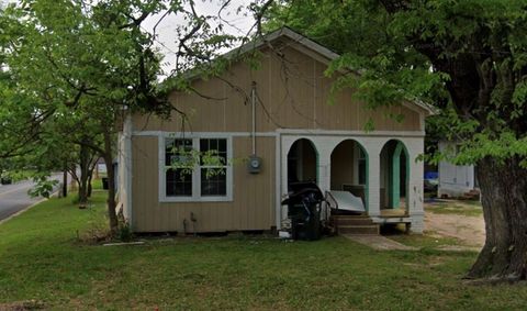 1521 N Palace Avenue Tyler TX 75702