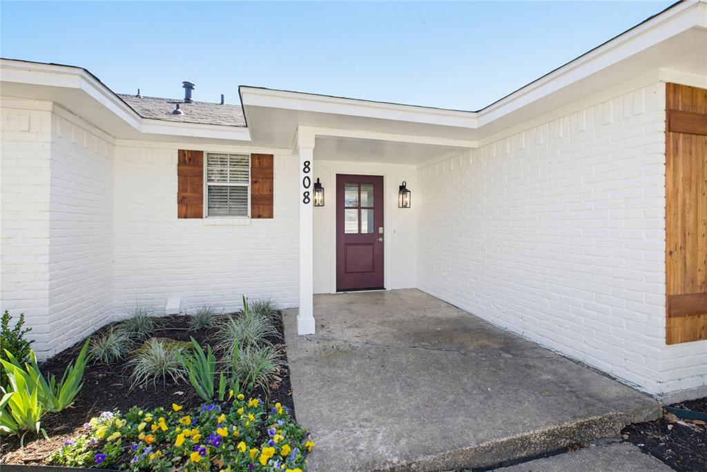 808 Rivercrest Boulevard