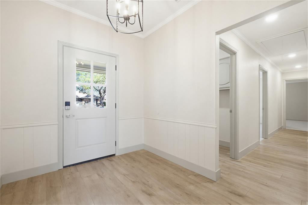 808 Rivercrest Boulevard