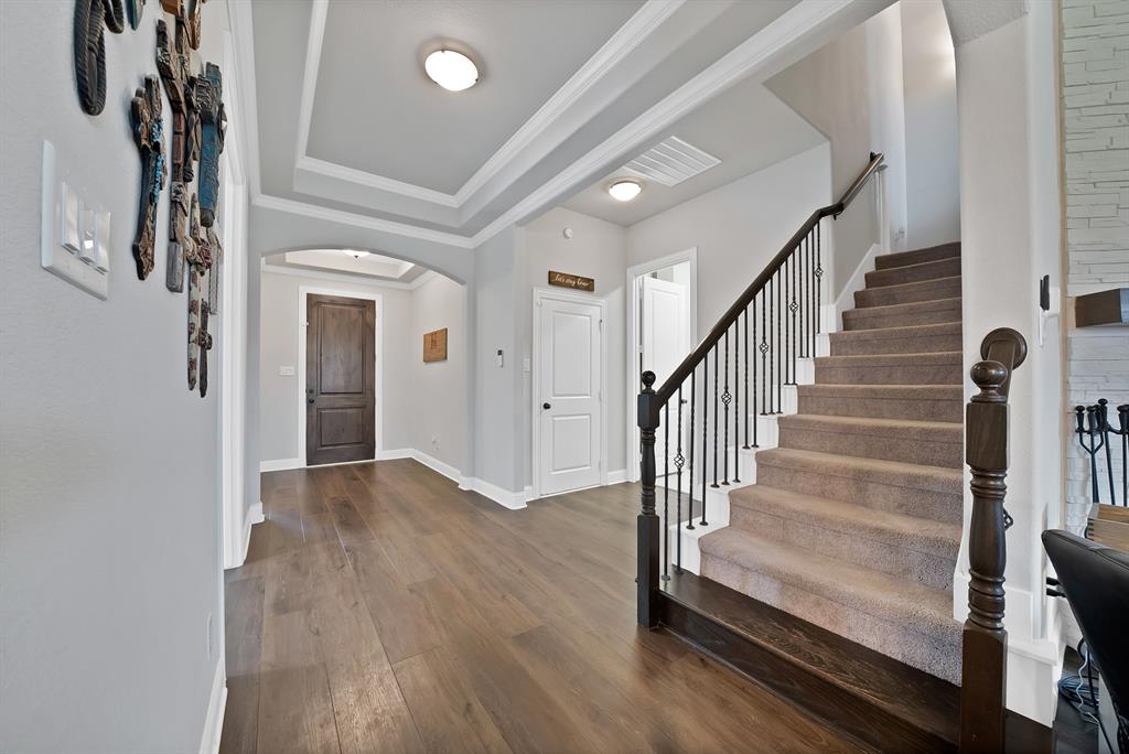1905 Silver Falls Drive