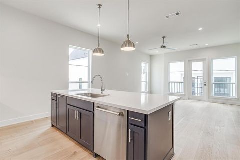 124 Garden Court E Arlington TX 76013