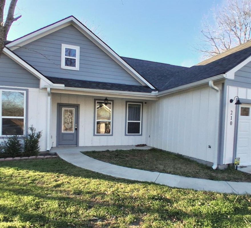 HUD OWNED HOME FHA CASE# 511-315973  SOLD AS-IS. Charming 3 bedroom 2 bath home featuring an open concept living and dining room, granite counter tops, laminate flooring, walk in pantry and a split bedroom floorplan. Kitchen has a nice center island with storage and stainless
appliances. 2 car garage, covered porch and nice curb appeal. Fenced in backyard for privacy. Close to downtown and easy access to I-30. Don't miss this one! Owner occupant buyers may be able to purchase this home with as little as $100 down when utilizing the HUD FHA Sales incentive.