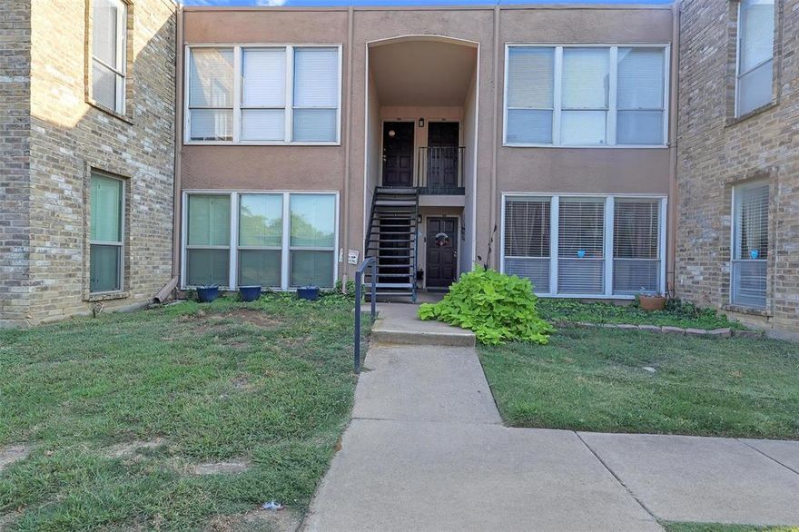 STUNNING 2 BEDROOMS WITH 2 FULL BATHROOMS ON THE FIRST FLOOR OFFERING LOW-MAINTENANCE LIVING WITH GREAT FEATURES. THIS HOME INCLUDES VINYL FLOORING THROUGHOUT. LARGE FAMILY ROOM. GOURMET KITCHEN WITH LOTS OF CABINETS SPACE, BUILT IN DISHWASHER, MICROWAVE AND ELECTRIC RANGE. SIZEABLE MASTER SUITE WITH DEEP CLOSET, SEPARATE VANITY AND SHOWER WITH GARDEN TUB. A DEDICATED LAUNDRY ROOM. ENJOY THE CONVENIENCE OF ASSIGNED COVERED PARKING BEHIND YOUR PRIVATE GATE, GIVING YOU BOTH SECURITY AND PEACE OF MIND. THIS GATED CONDO COMMUNITY IS LOCATED CLOSE TO I-30, I-820, DOWNTOWN FORT WORTH AND WOODHAVEN COUNTRY CLUB. IT IS ABOUT 10 MINUTES AWAY FROM TCU AND AT&T STADIUM. TWO COMMUNITY SWIMMING POOLS AND ASSIGNED COVERED PARKING SPACE #133. BRING YOUR BUYERS, YOU DON'T WANT THEM TO MISS THIS OPPORTUNITY TO CALL THIS ONE HOME.