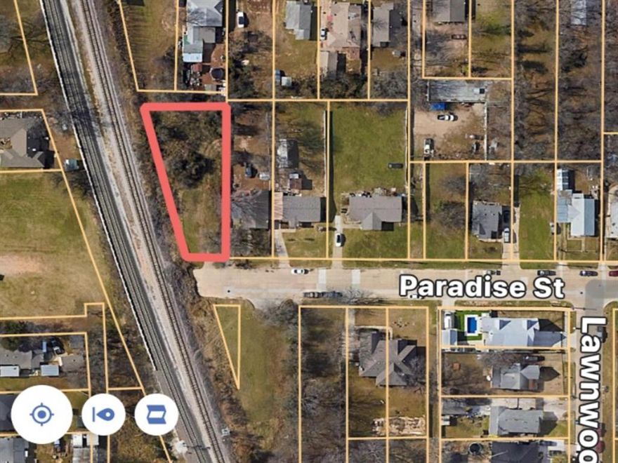 Affordable infill lot minutes from new townhome development, downtown Fort Worth, Top Golf, and Martin Brewery. Conveniently a short walk to join the Trinity Trail for miles of walking and jogging or grab an e-bike and pedal your way through Fort Worth!