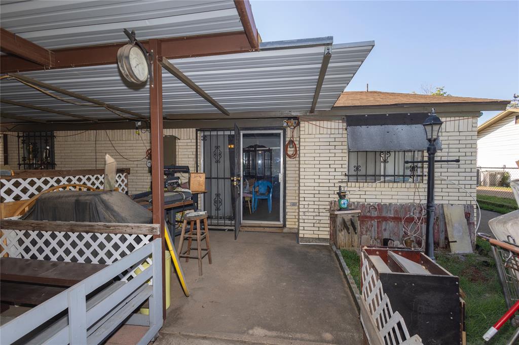 809 Lomo Street