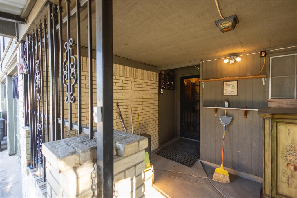 809 Lomo Street