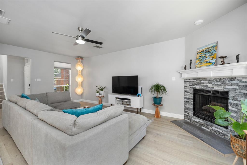 4916 Lodgepole Lane