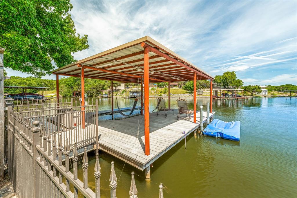 3245 Lakeside Drive