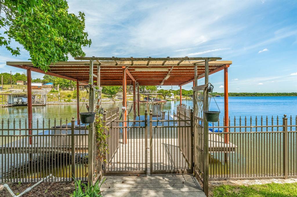 3245 Lakeside Drive
