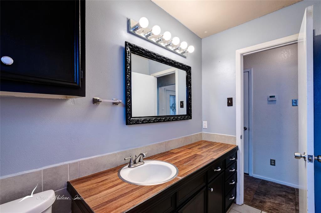 Abilene, Texas 79606, United States, 3 Bedrooms Bedrooms, ,2 BathroomsBathrooms,Residential,Pending,48589