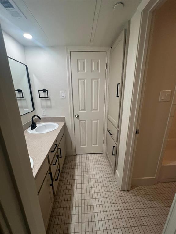 Cole Ave Condo 3919 - Residential Lease