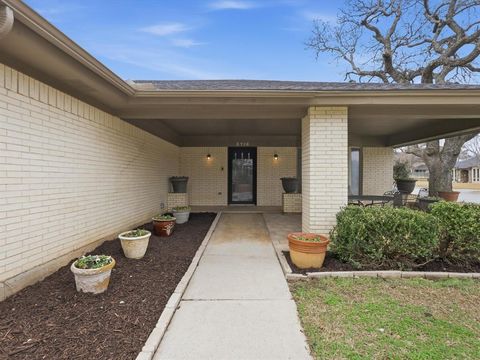 Photo of 3716 Sweetbriar Lane, Colleyville, TX 76034 (MLS # 21175270)