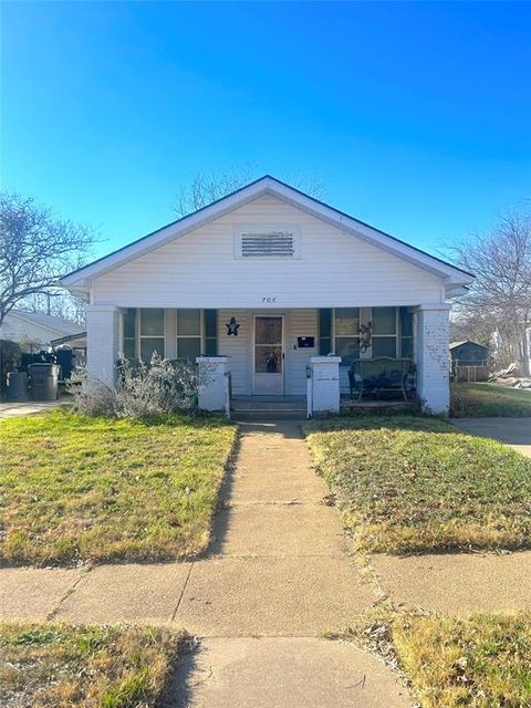 706 Virginia Street Graham TX 76450