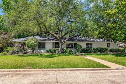 Photo of 10409 Remington Lane, Dallas, TX 75229 (MLS # 21404583)