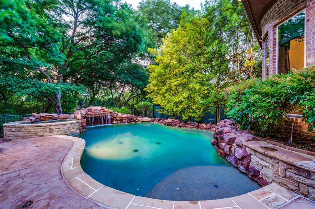 Starwood Ph Four Village 18 - Residential