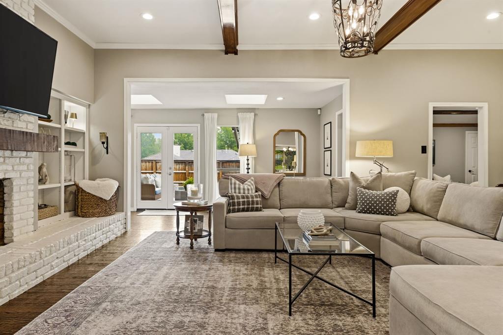 200 Mockingbird Lane