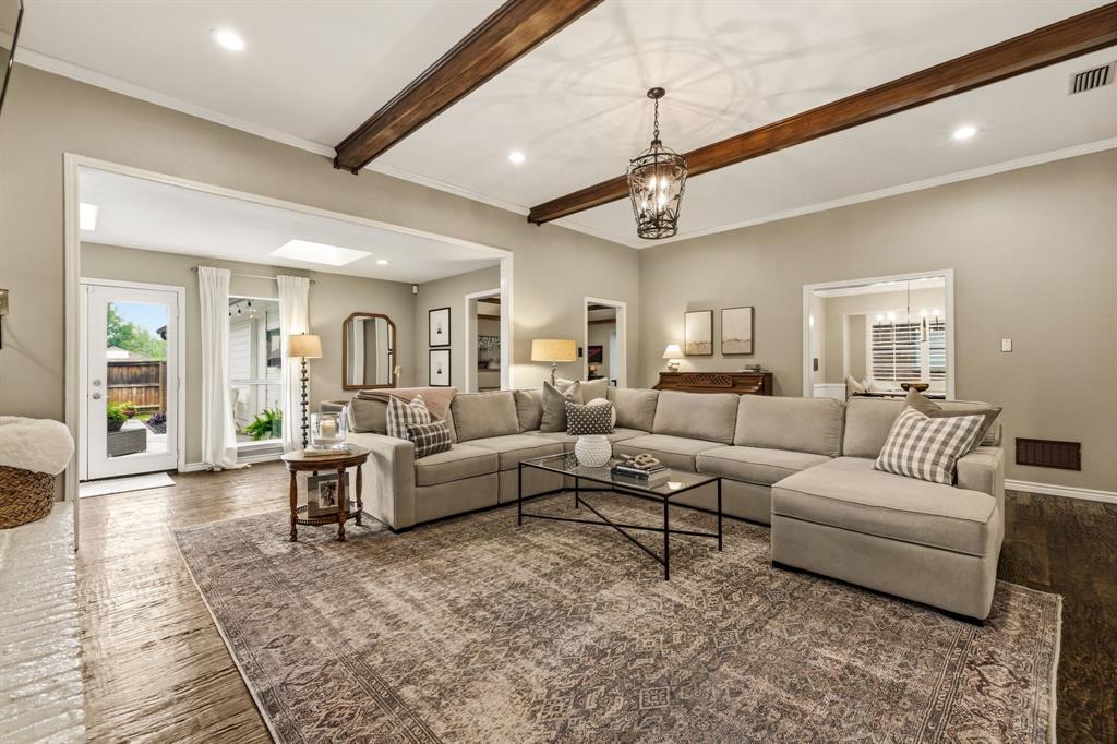 200 Mockingbird Lane