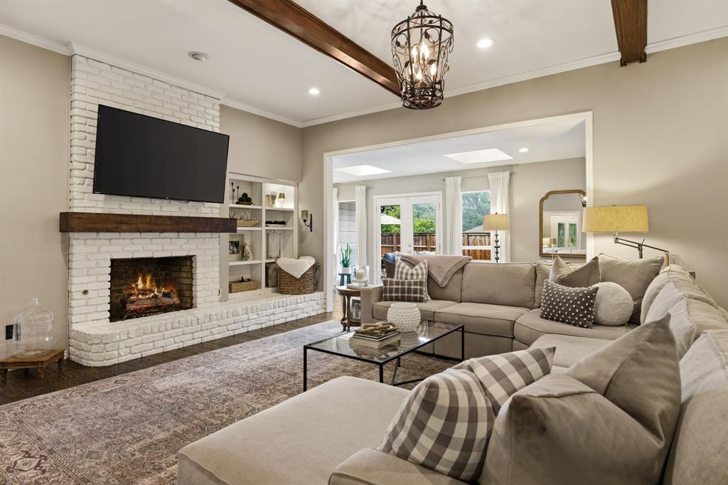 200 Mockingbird Lane