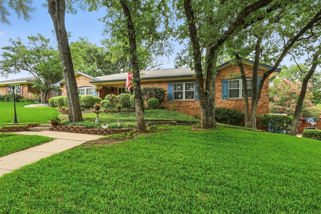 1204 Edgecliff Drive