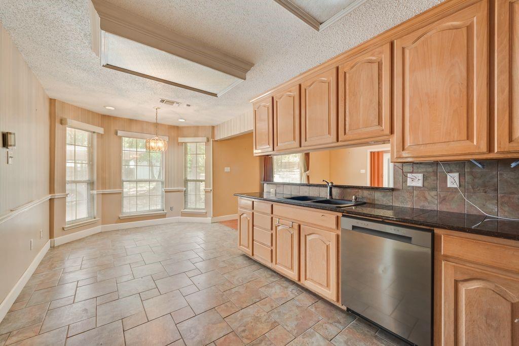 1022 Oak Tree Drive