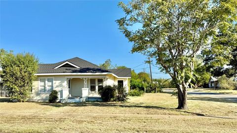 1123 3rd Street Graham TX 76450