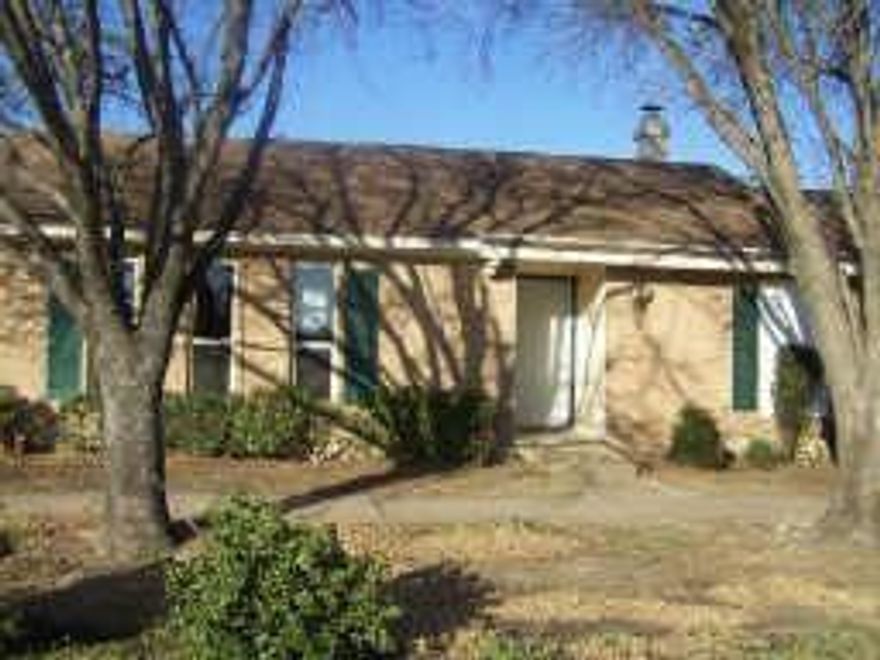 This 3 bedroom 2 bath single story townhome has updated bathroom fixtures, new Lennox air conditioning unit with heat pump installed in May 2025 with transferable warranty. Large covered patio, water and trash pickup included in the HOA. Conveniently located to several retail locations, restaurants and entertainment venues. Area continuing to see renewal, growth and improvements. Also very close to Mountain Creek Lake, Joe Pool Lake and Prairie Lakes Golf Course. Come and begin your home ownership journey in a prime central area. Near I20, loop 12 and highway 161. Buyer to confirm all room measurements.