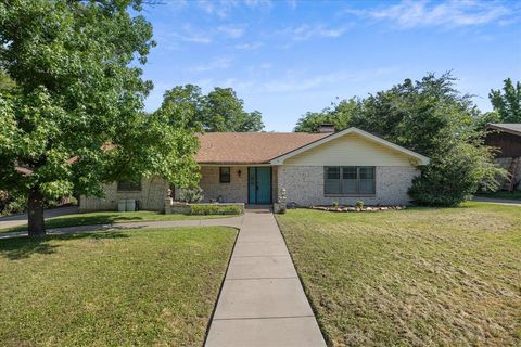 Photo of 2308 Royal Lane, Greenville, TX 75402 (MLS # 21280336)