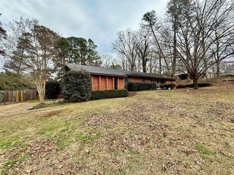 Tiny photo for 2104 Greenbriar Dr Dr, Ruston, LA 71270 (MLS # 21197440)