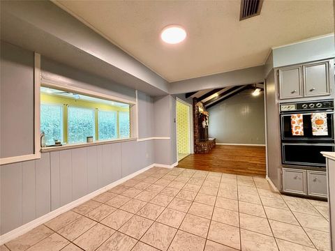 Tiny photo for 2104 Greenbriar Dr Dr, Ruston, LA 71270 (MLS # 21197440)