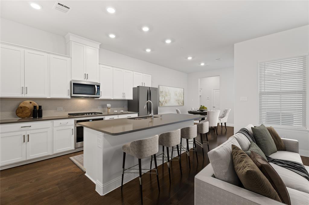 6105 Parker Boulevard