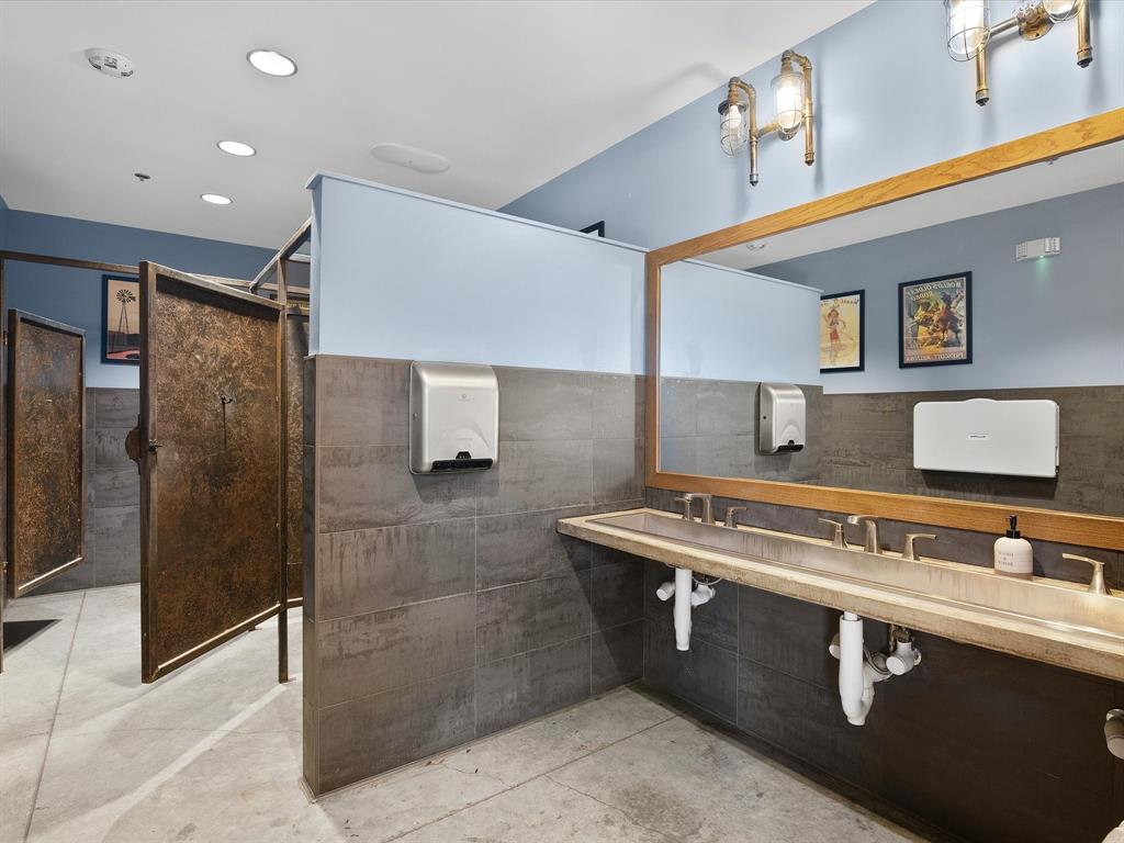 The Village At Willow - Commercial Sale