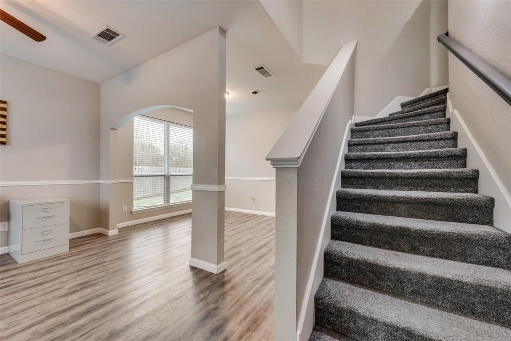 Photo 5 of 27 of 112 Bridgewood Drive house
