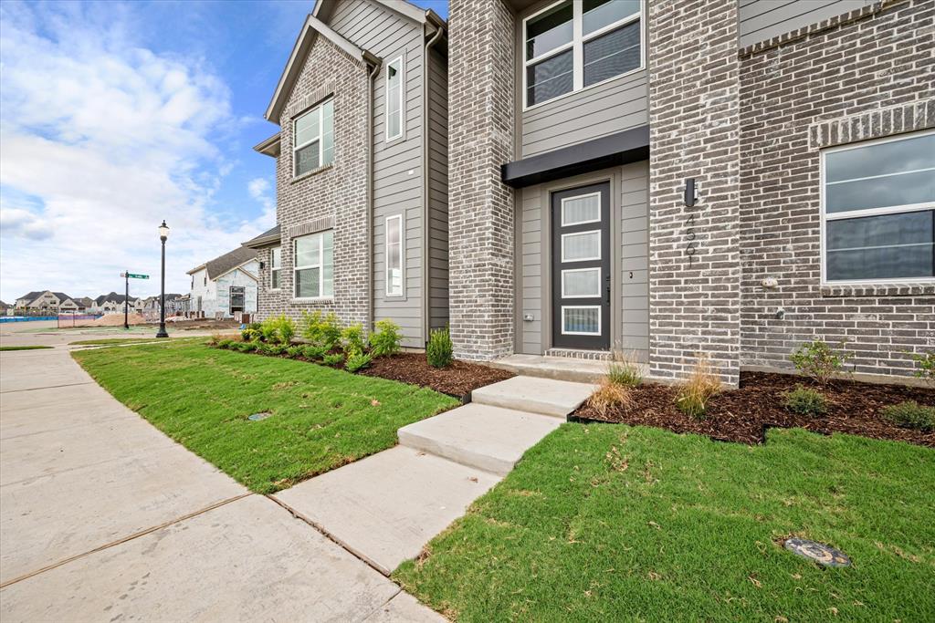 4561 Lamplights Drive