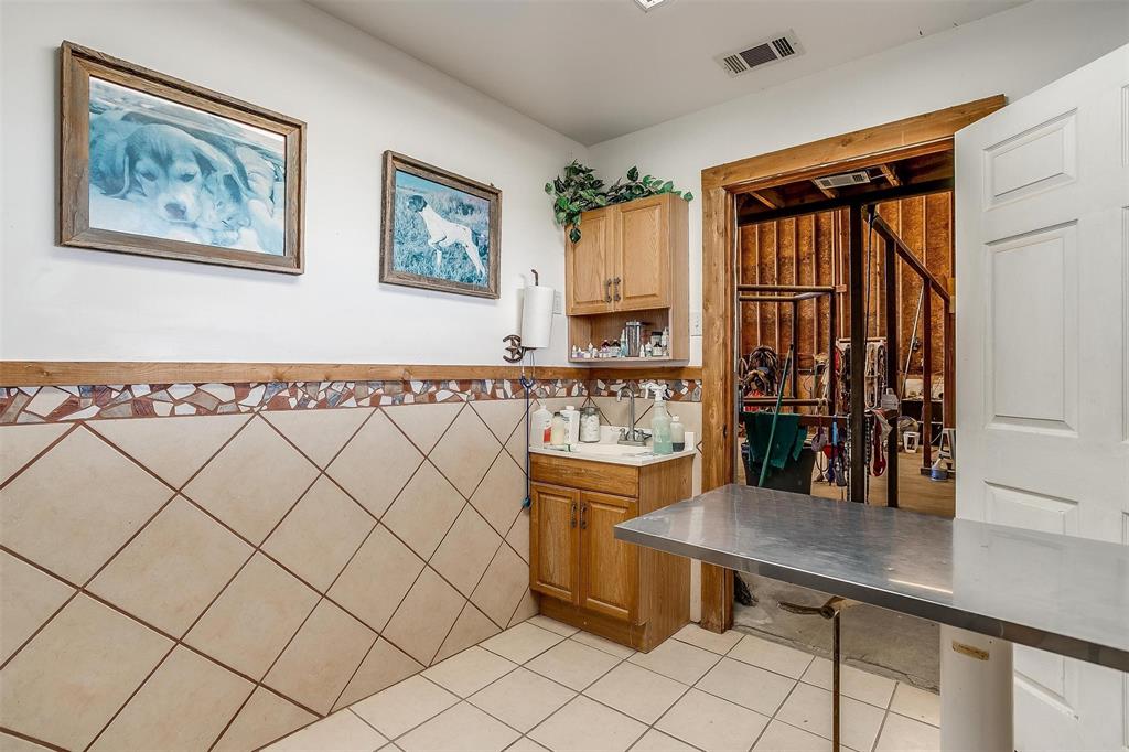 528 SURVEY: GLENN JAMES A - Commercial Sale