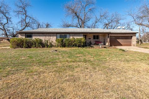 748 S Rusk Street De Leon TX 76444