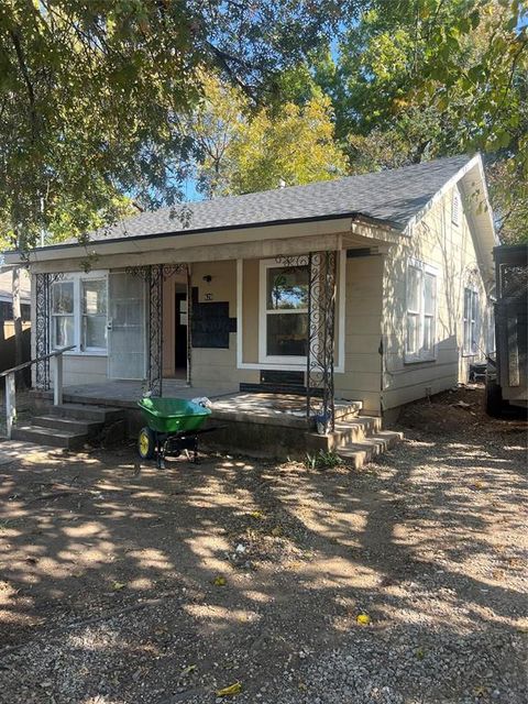 628 S westmoreland Road Dallas TX 75211