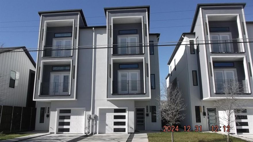 Luxurious, contemporary half duplex with four bedrooms and four and a half baths over the three levels. The large open kitchen with quartz countertops and breakfast bar and island are open and boast incredible natural light. Gorgeous master bath with dual sinks, large tub and an oversized shower! Close to Bishop Arts district shopping and dining. Enjoy the views of downtown Dallas from this modern home with a combination of warmth and modern design and a large tandem garage. Please note that there are some personal items left in the garage that may be the former occupants. The buyer and showing egent are required to sign a hold harmless and return to the listing agent prior to showing, the form is in the documents section. This is a foreclosure, there is no sellers disclosure or survey.