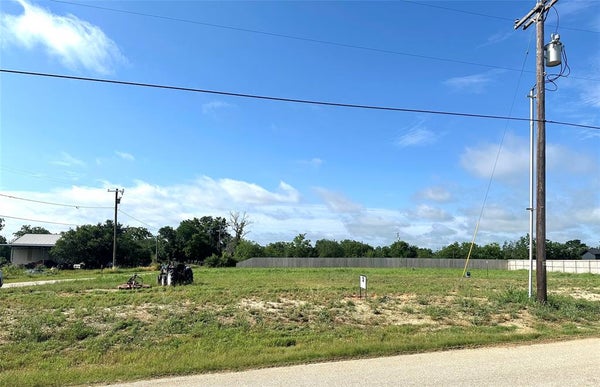711 N JOHNSON ST, DE LEON, TX 76444 - Image 63a977b2fcd3ad776737768088a72012/2018115898
