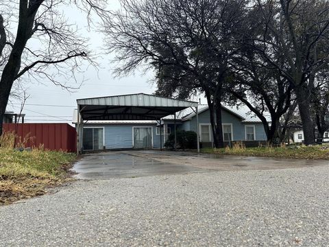 A home in Comanche